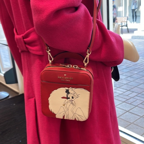 Kate Spade Disney X Kate Spade New York Vanity Cruella Crossbody Bag
NWT - Picture 16 of 16
